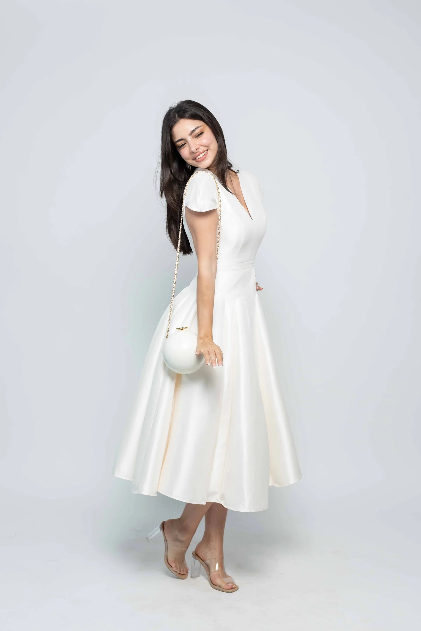 Bourgeoise – O Vestido de Elegância Esculpida