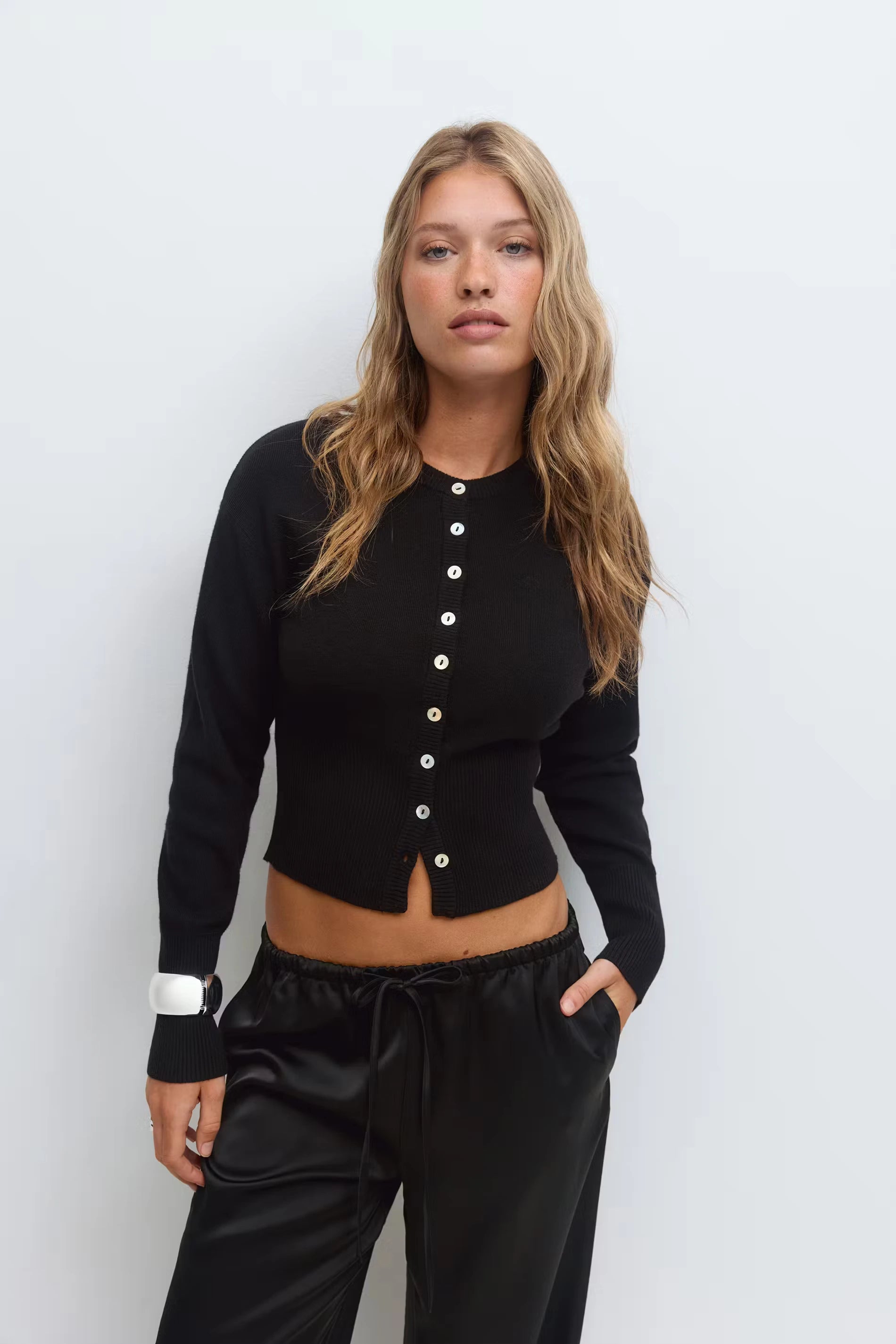 Nola – O Cardigan Icónico do Dia-a-Dia