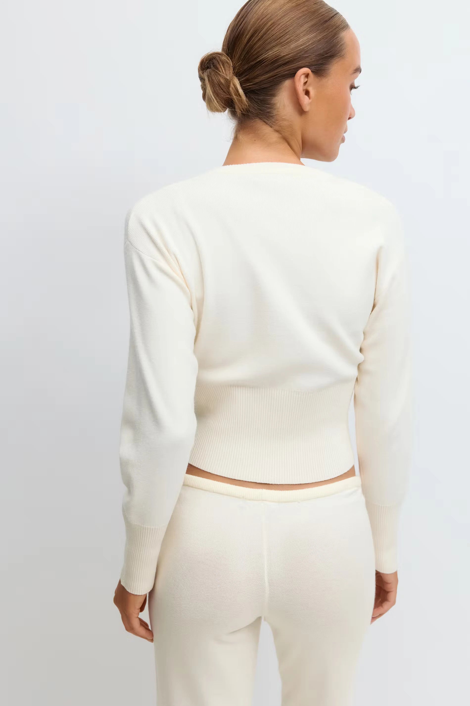 Nola – O Cardigan Icónico do Dia-a-Dia