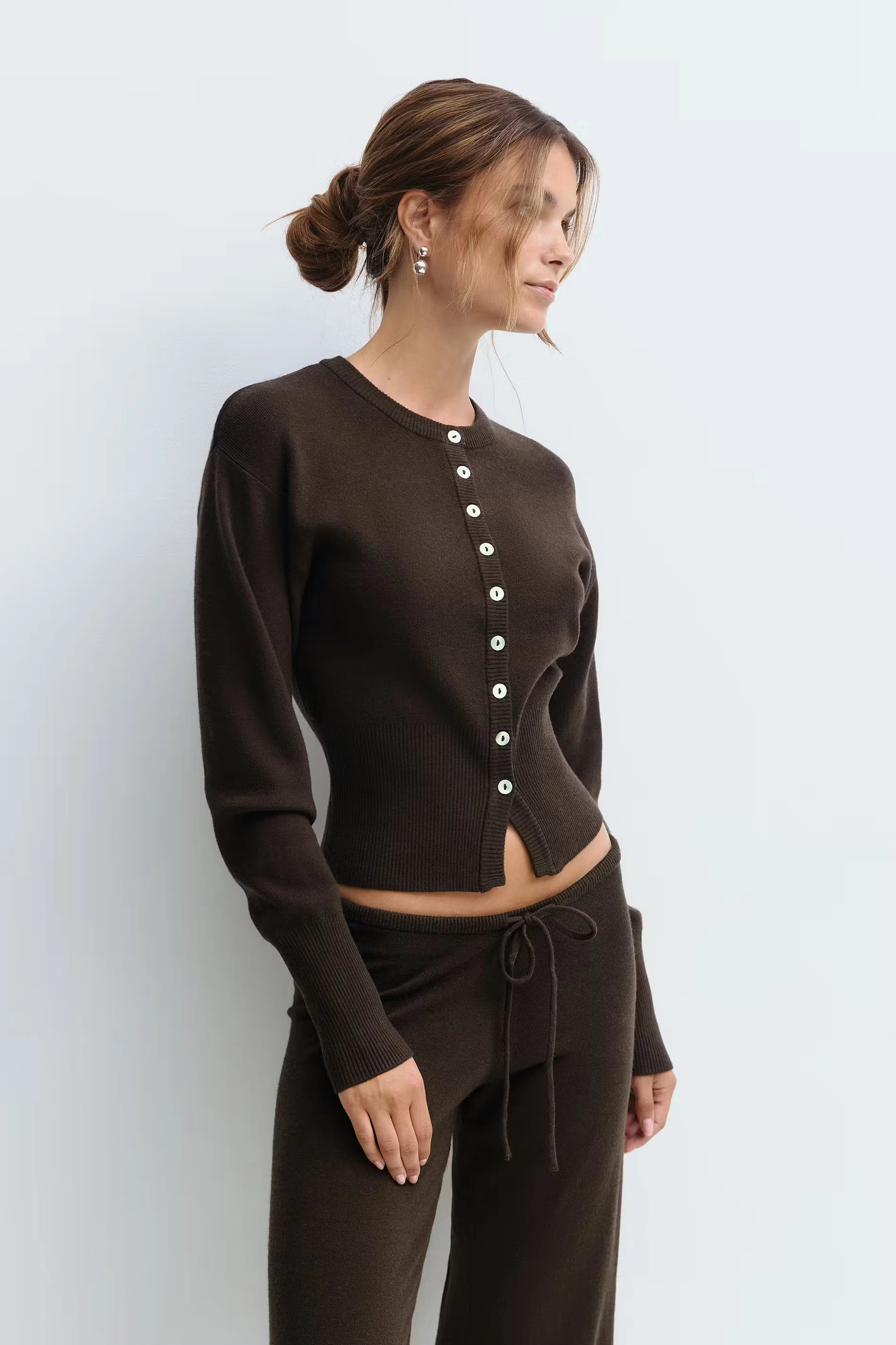 Nola – O Cardigan Icónico do Dia-a-Dia